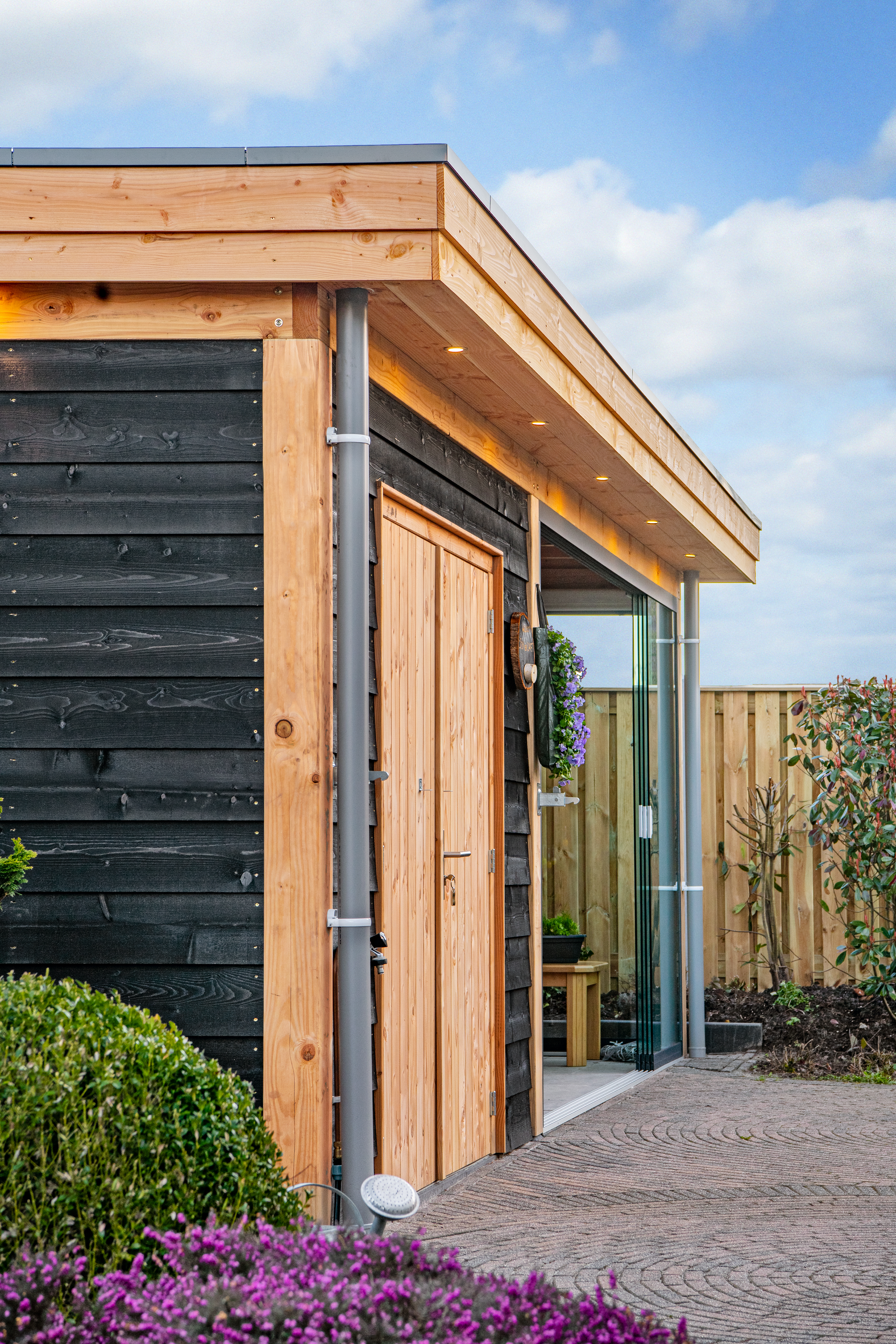 Black Holten DIY Flat Roof
