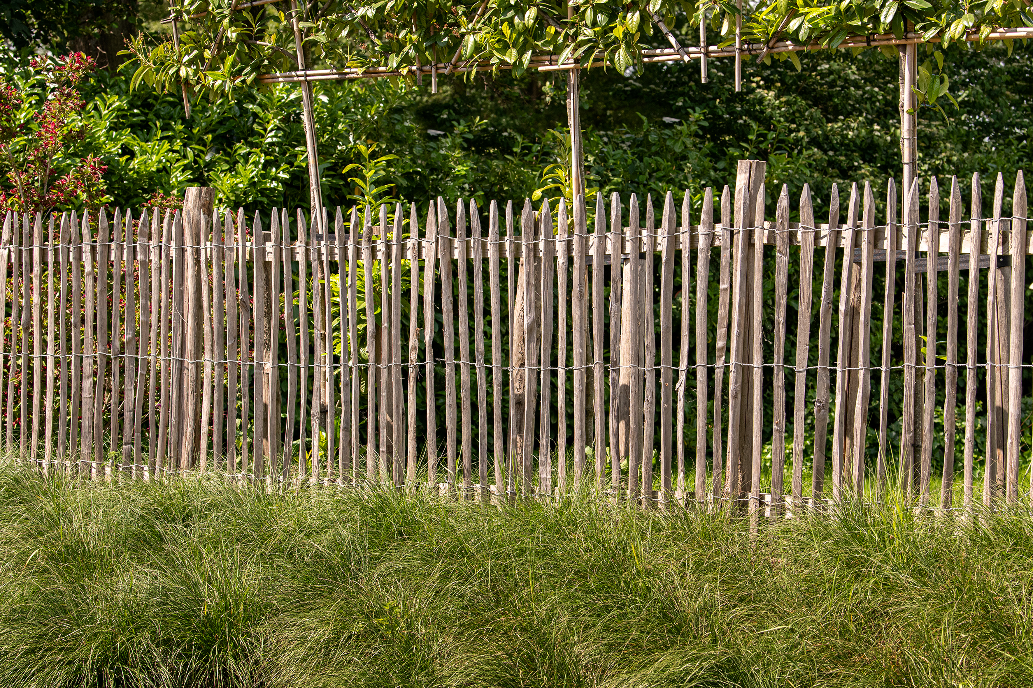 Englischer Kastanienzaun auf Rolle 180cm/5.0cm/3 Drähte Englischer Kastanienzaun auf Rolle 180cm/5.0cm/3 Drähte