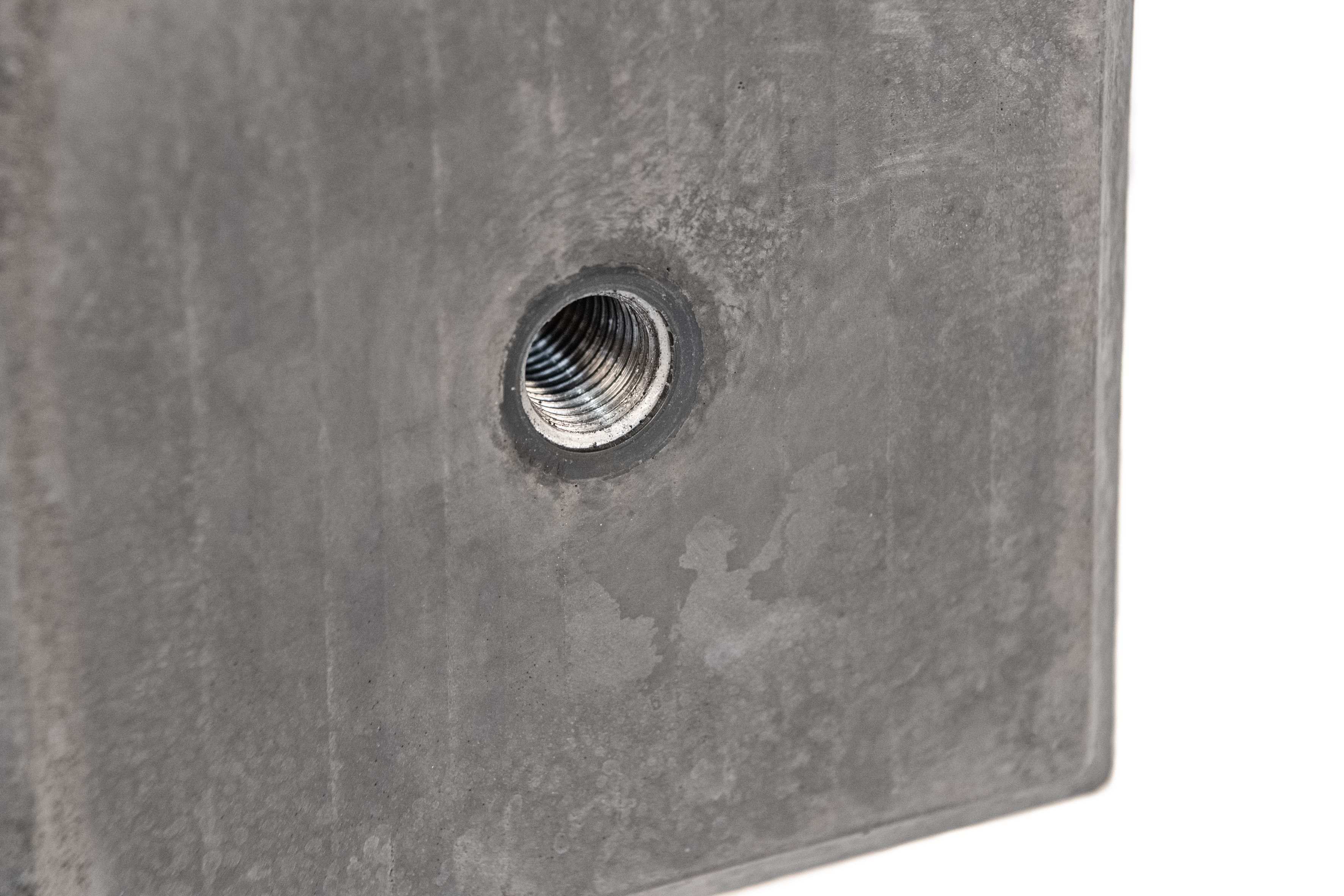 Detailfoto Berton© betonpoer 18,0 x 18,0 x 50,0 cm, antraciet, M20-bus