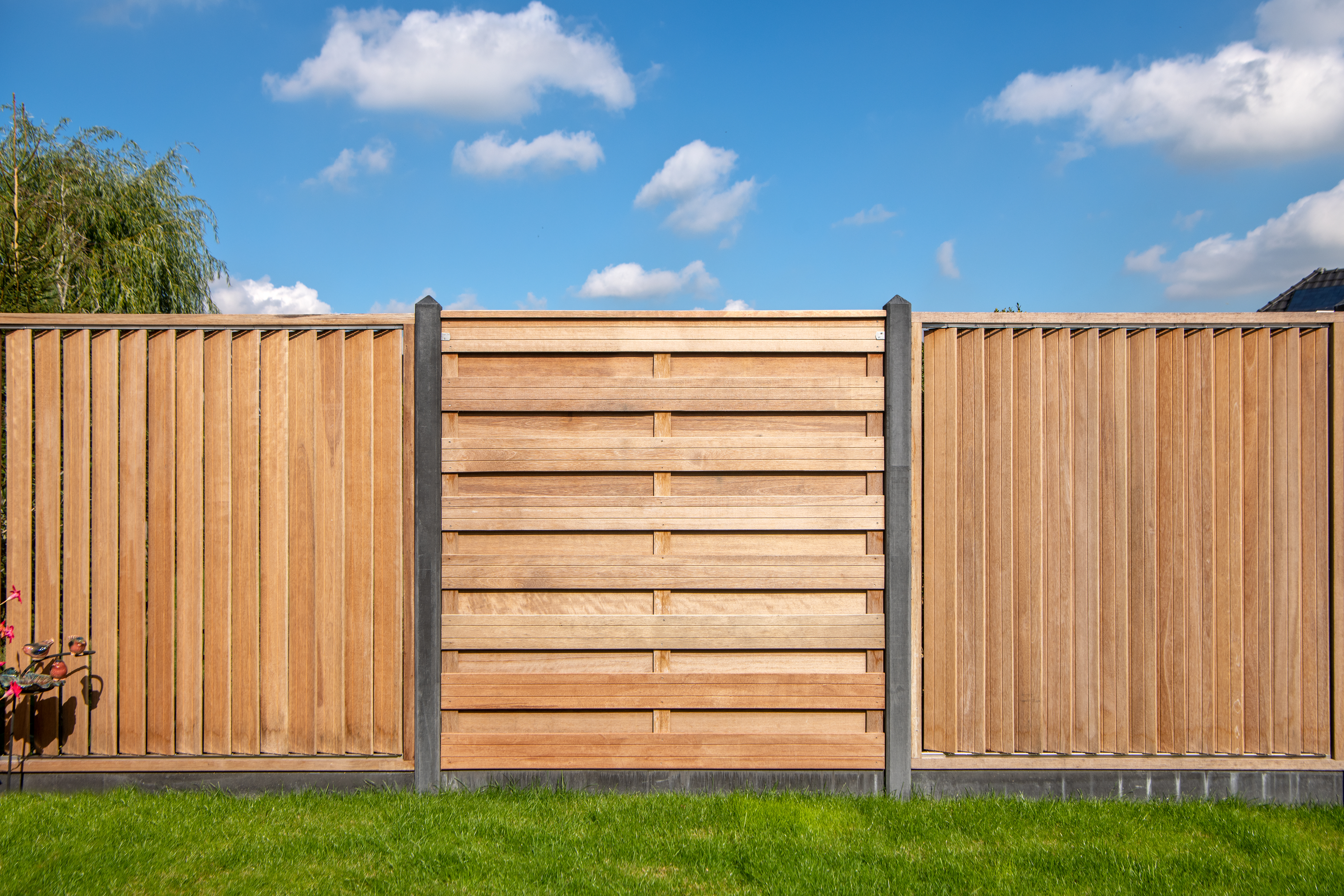 Tuinscherm Bronkhorst, keruing hardhout, RVS-geschroefd, horizontaal, 18-planks (15+3) 180 x 180 cm