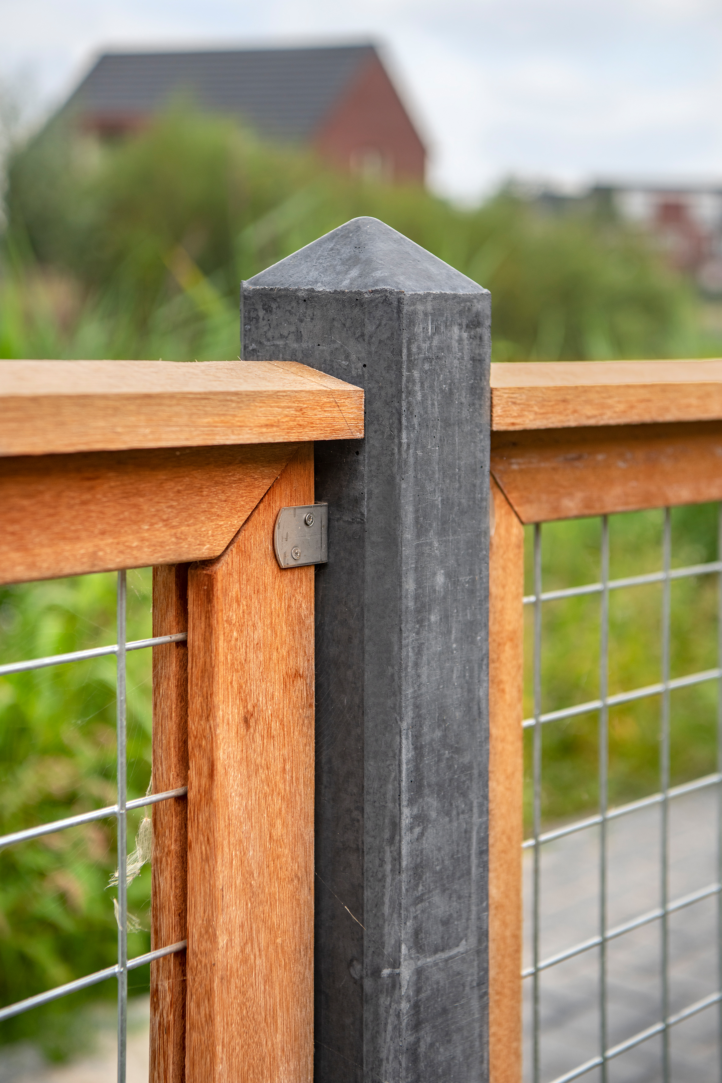 Sfeerfoto Keruing hardhout afdekkap 3,5 x 8,8 x 180 cm kunstmatig gedroogd, geschaafd, gekeept