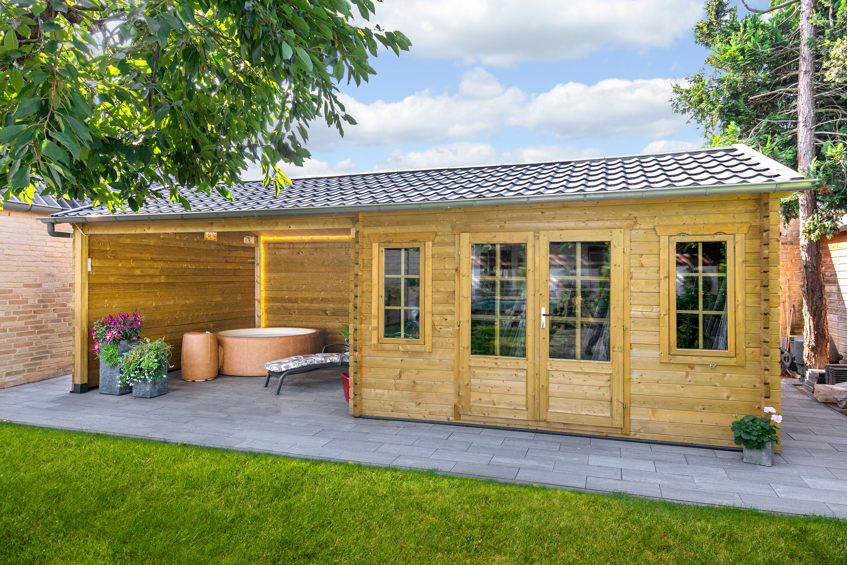 Blokhut - Tuinhuis Kwaspa | 44 mm | vuren bruin geïmpregneerd