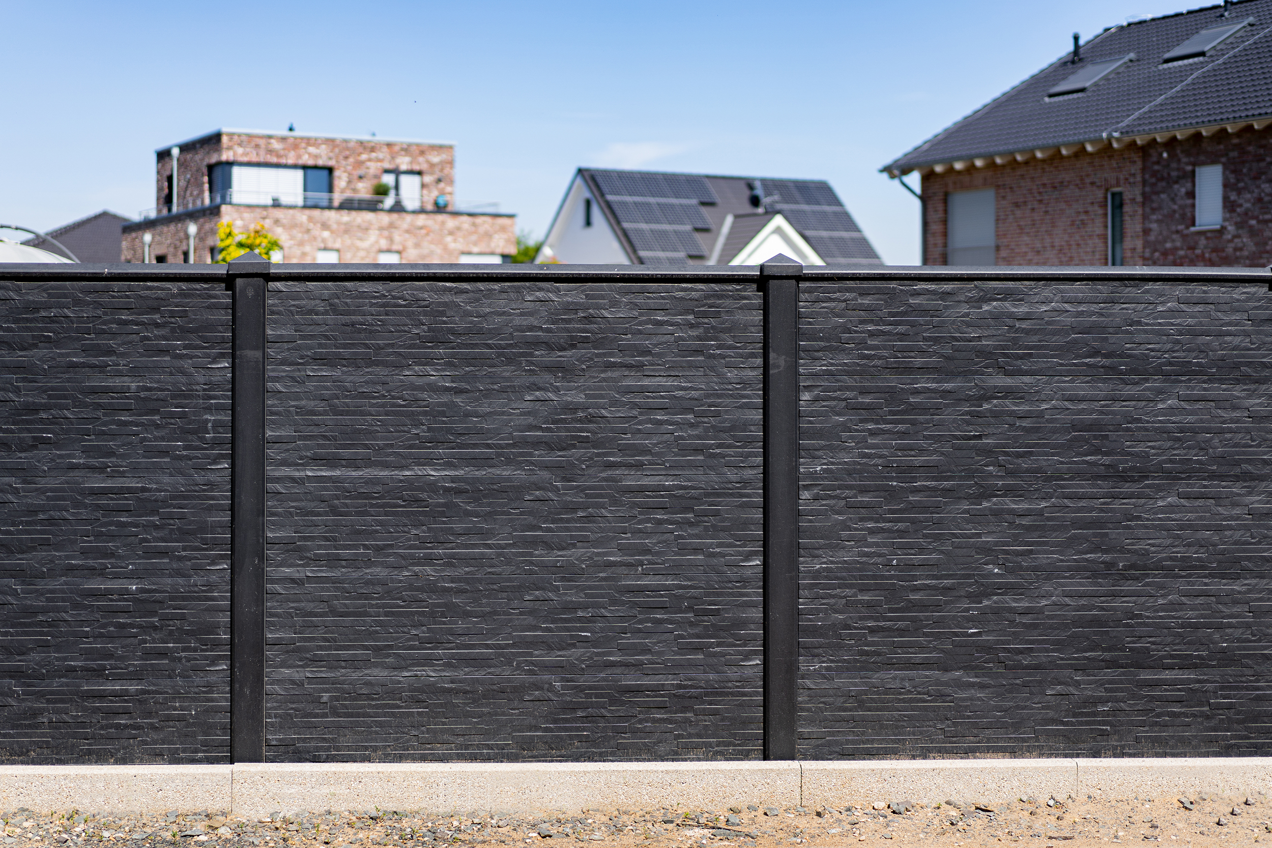 Berton©-motiefplaat smal antraciet gecoat H26 x D3,5 x L184 cm leisteenmotief Berton©-motiefplaat smal antraciet gecoat H26 x D3,5 x L184 cm leisteenmotief