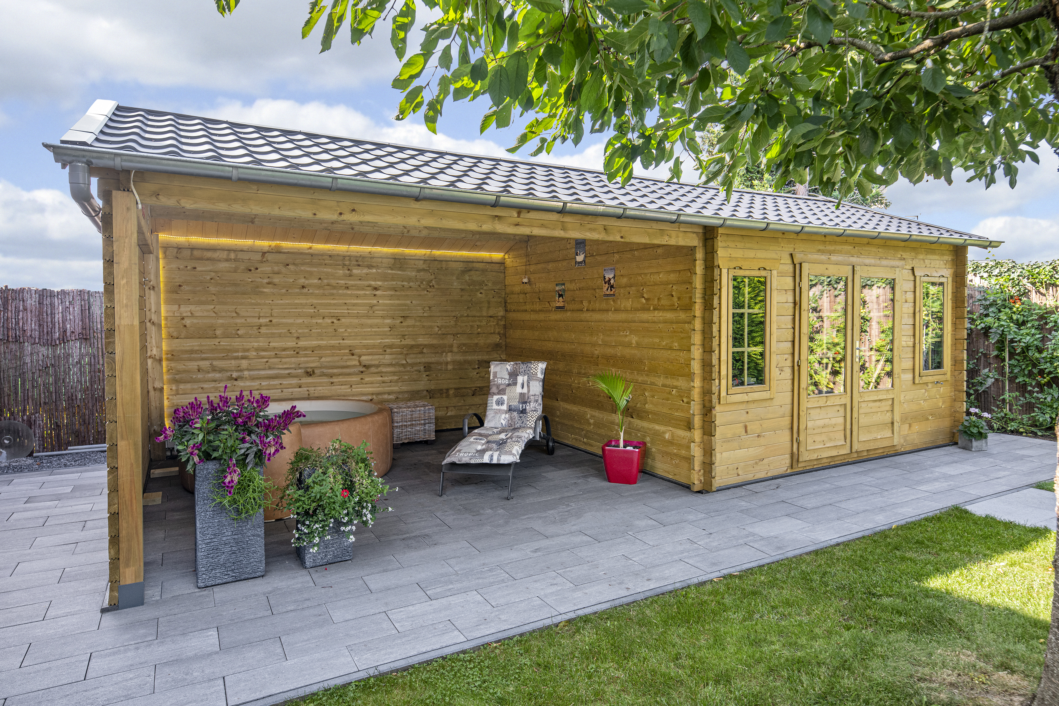 Blokhut - Tuinhuis Kwaspa | 44 mm | vuren honinggeel geïmpregneerd