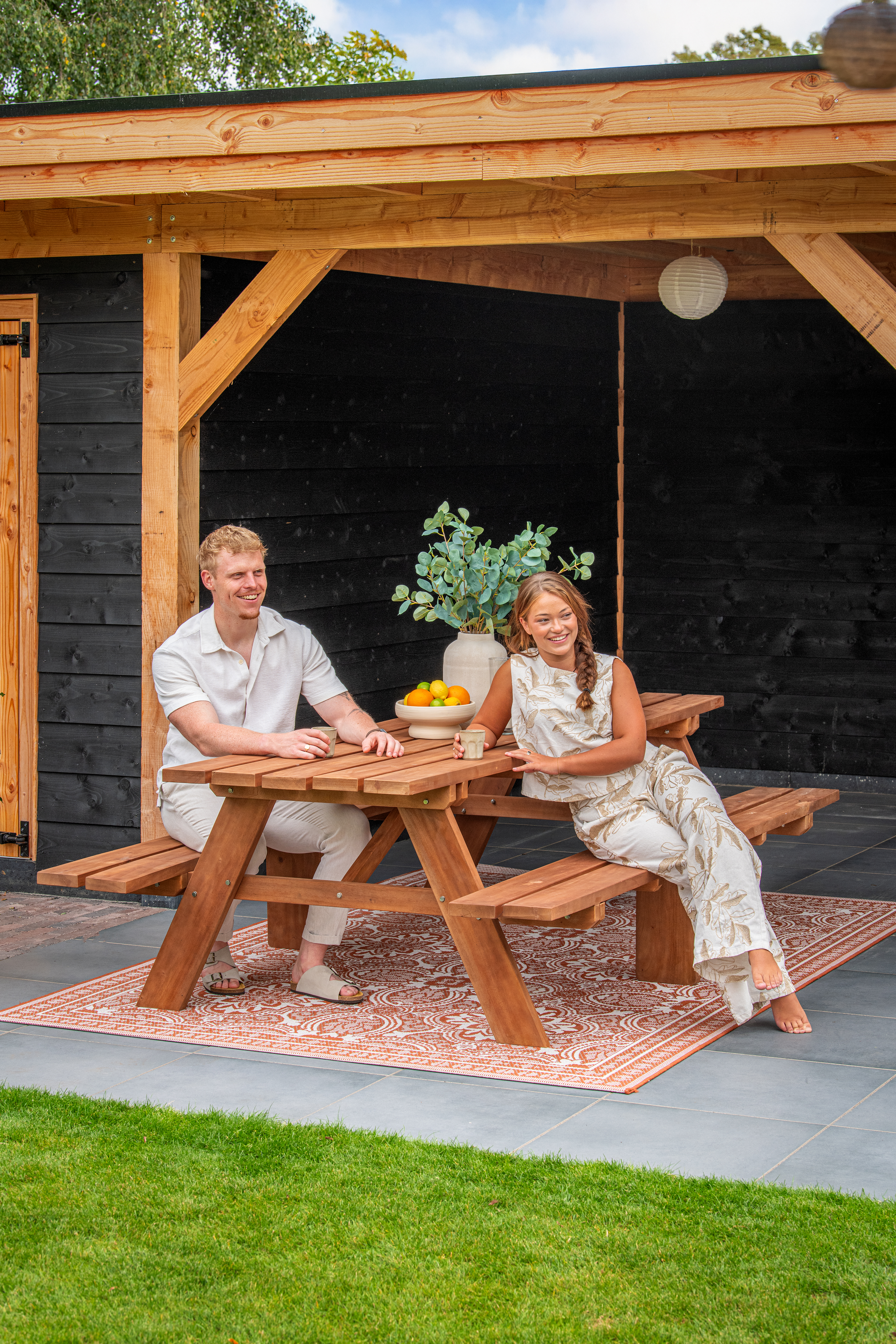 Hardhouten picknicktafel Giant