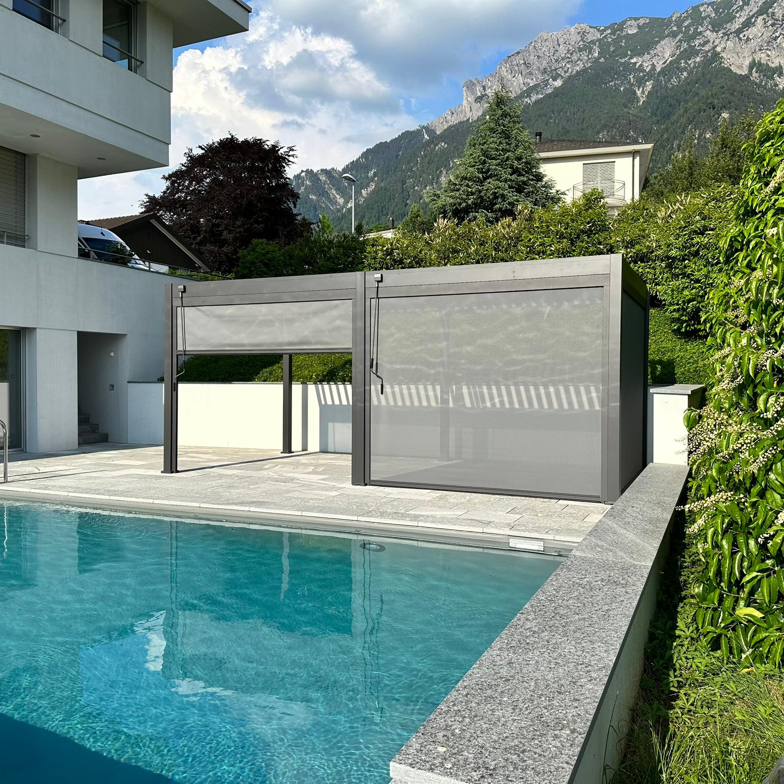 Sfeerfoto Aluminium overkapping Windscherm 360 cm antraciet