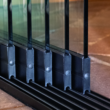Glass sliding wall set - Installation height 248-252cm - Panel width 98 cm - Width up to 482 cm - 5-track black RAL 9005