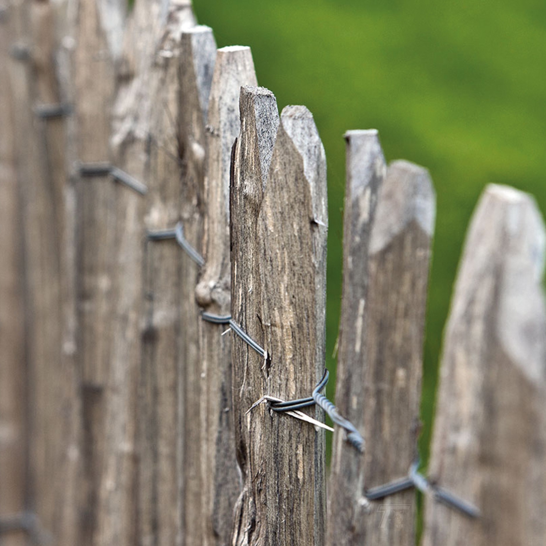 Englischer Kastanienzaun auf Rolle 180cm/5.0cm/3 Drähte Englischer Kastanienzaun auf Rolle 180cm/5.0cm/3 Drähte