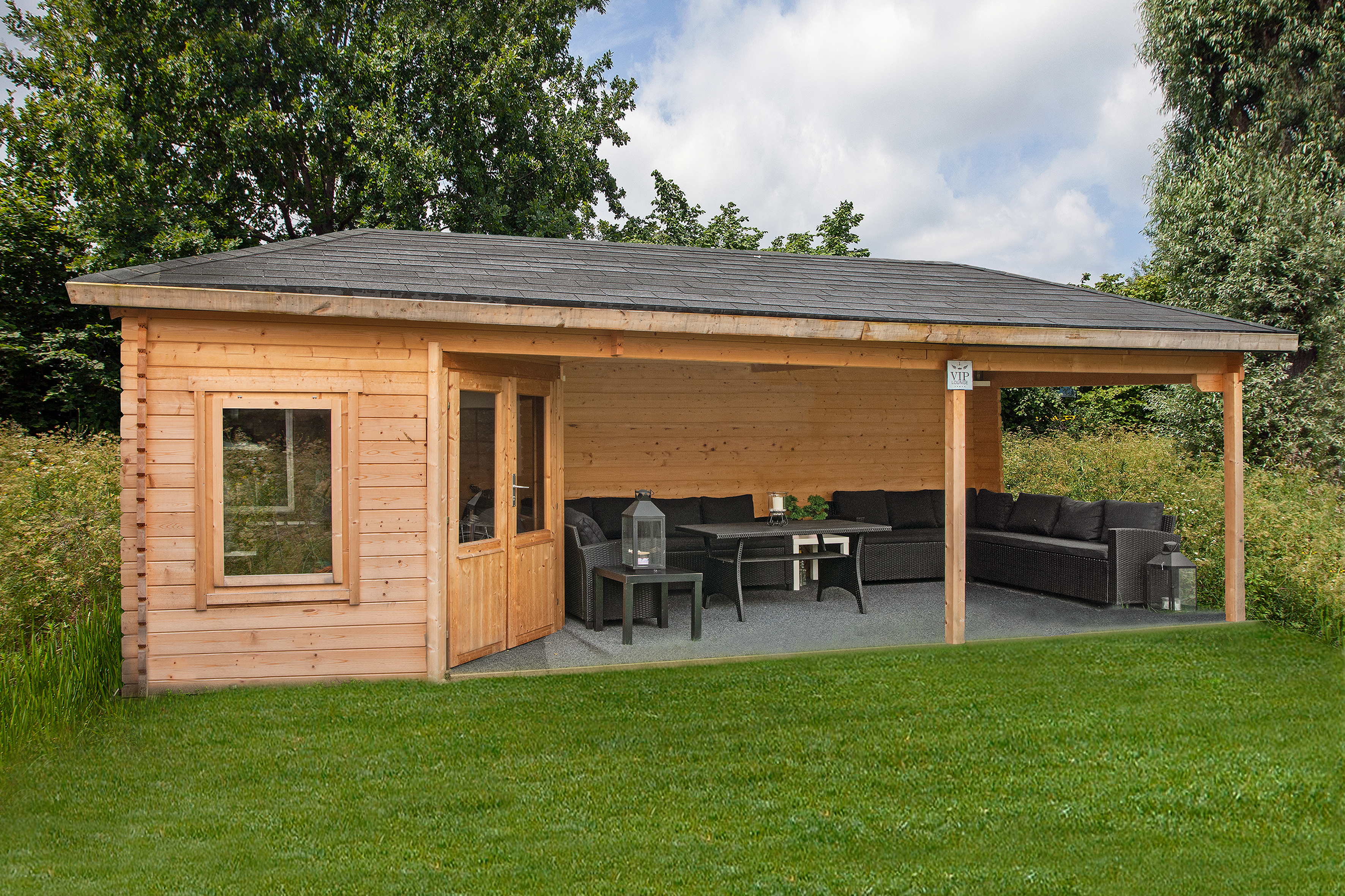 Blokhut - Tuinhuis Bertil met overkapping
