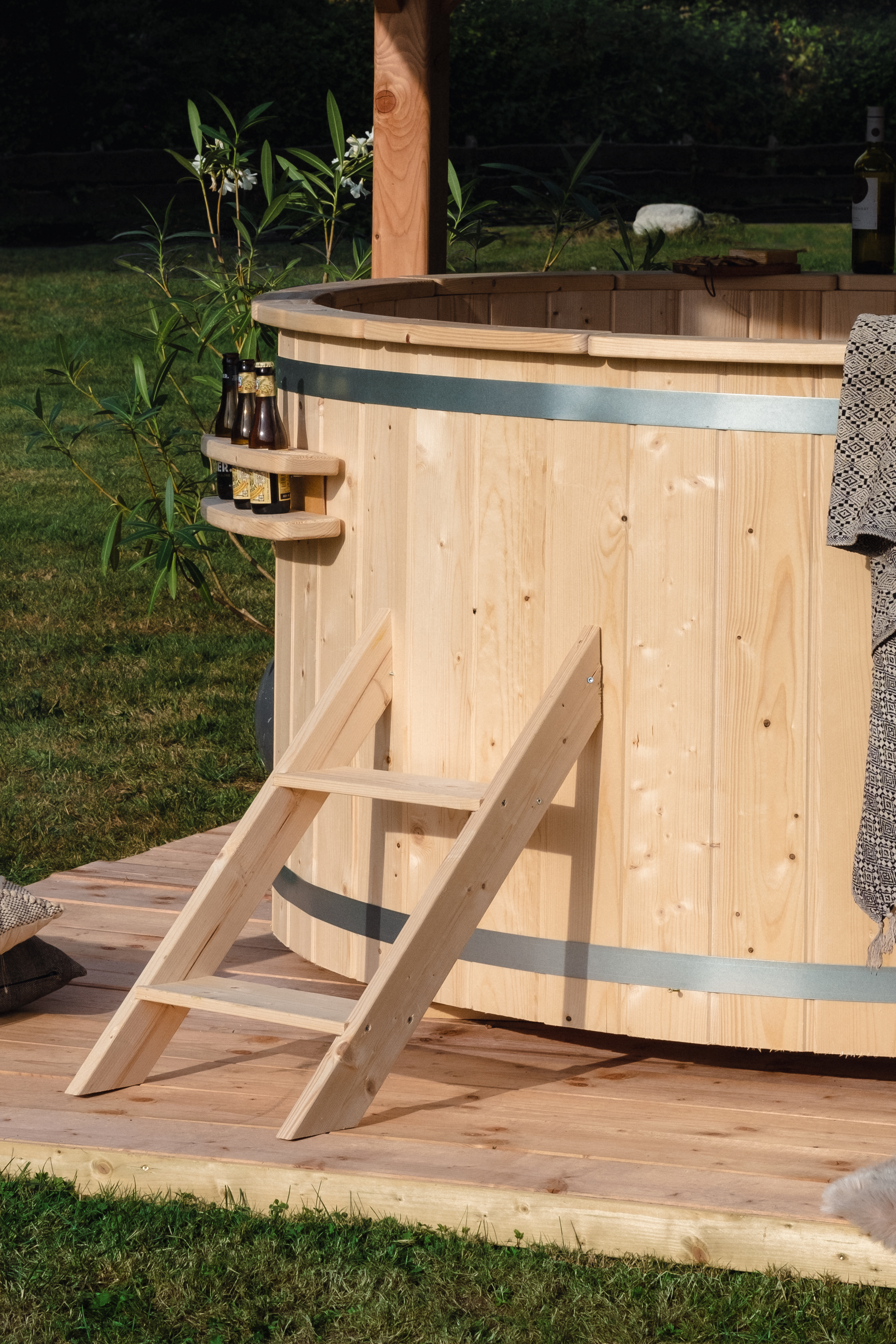 Hottub mit eingebautem Holzofen aus Edelstahl