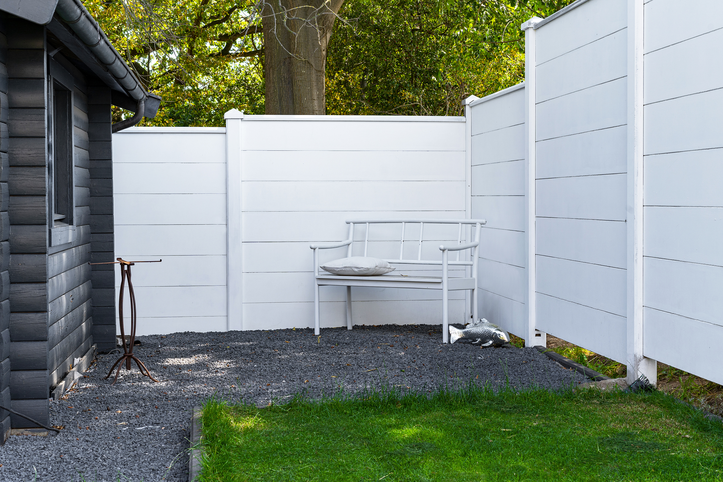Sfeerfoto Berton©-motiefplaat smal wit/grijs H26 x D3,5 x L184 cm blokhutprofiel
