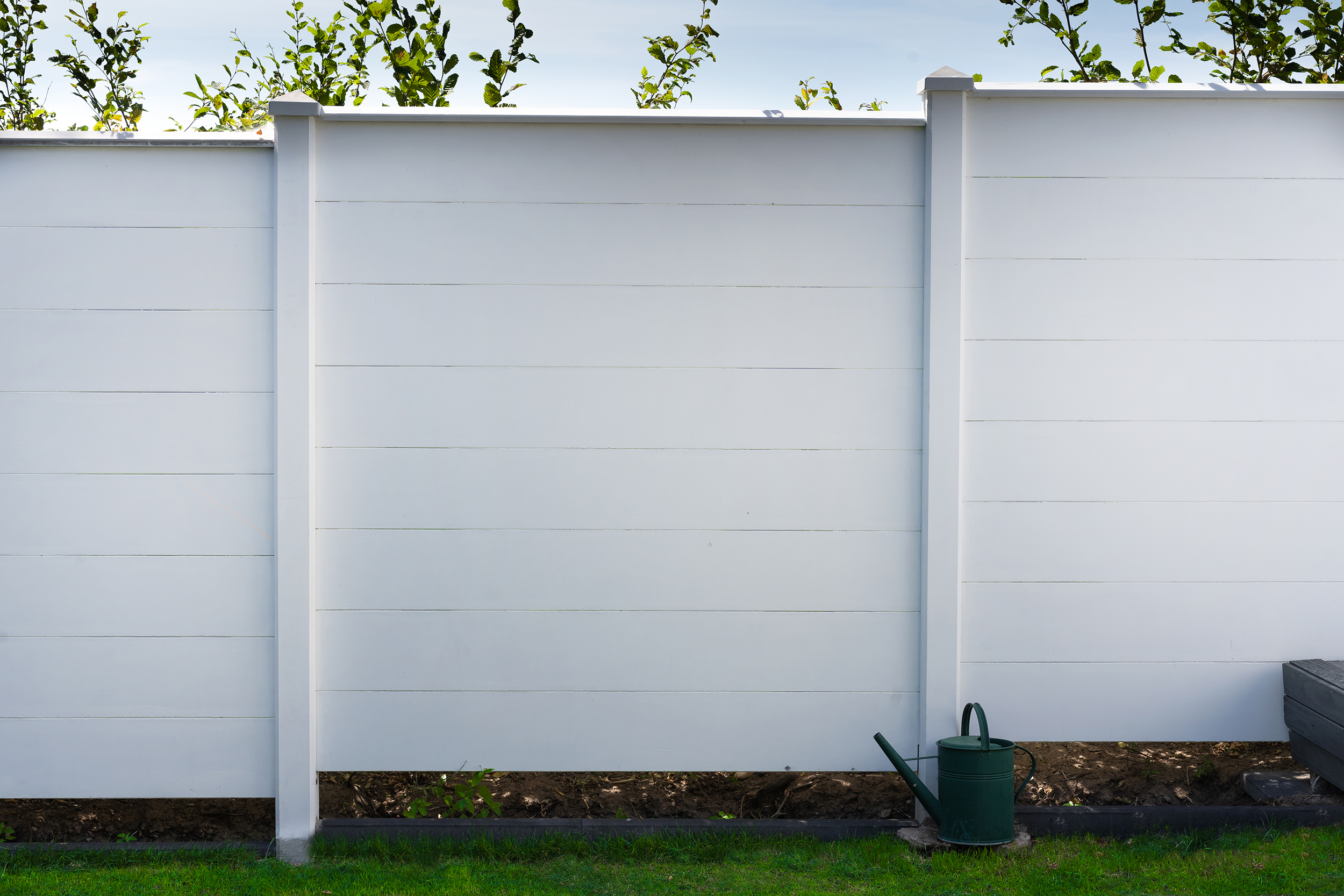 Sfeerfoto Berton©-motiefplaat smal wit/grijs H26 x D3,5 x L184 cm blokhutprofiel