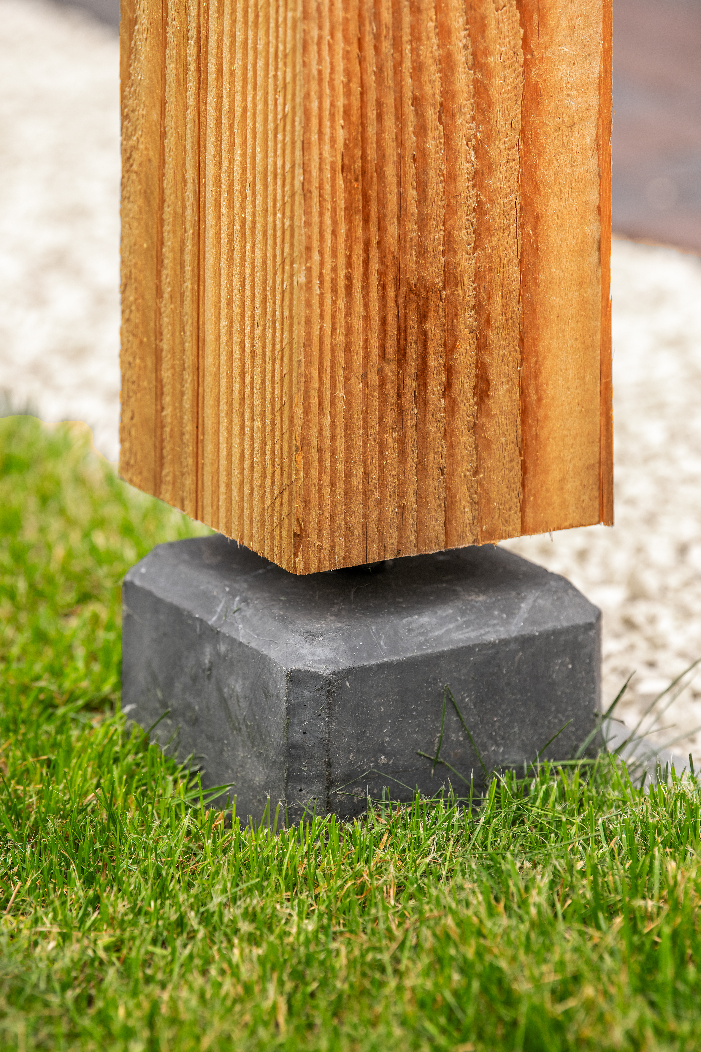 Berton© Betonfuß (18,0 x 18,0) > (15,0 x 15,0) x 50,0 cm, anthrazit, M16-Buchse, Eco