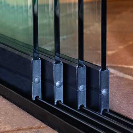 Glasschiebewand-Set - Montagehöhe 228-232cm - Glasplattenbreite 98 cm - Breite bis 386 cm - 4 Spuren schwarz RAL 9005